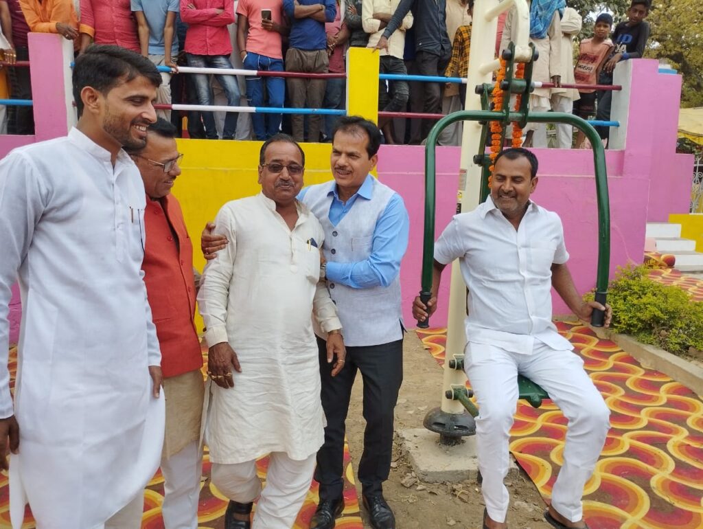 रेवती विकासखंड अंतर्गत पचरूखा देवी मंदिर के प्रांगण में ओपन व्यायामशाला की स्थापना