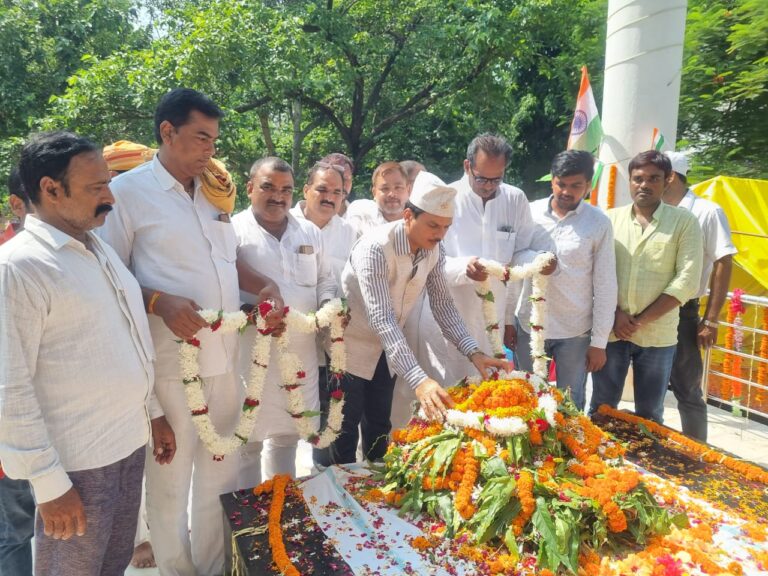 बैरिया बलिदान दिवस के अवसर पर रक्तदान शिविर का सफल आयोजन