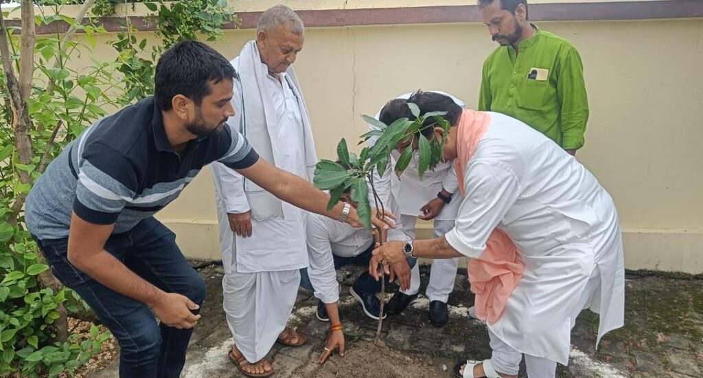 वृक्षारोपण कार्यक्रम