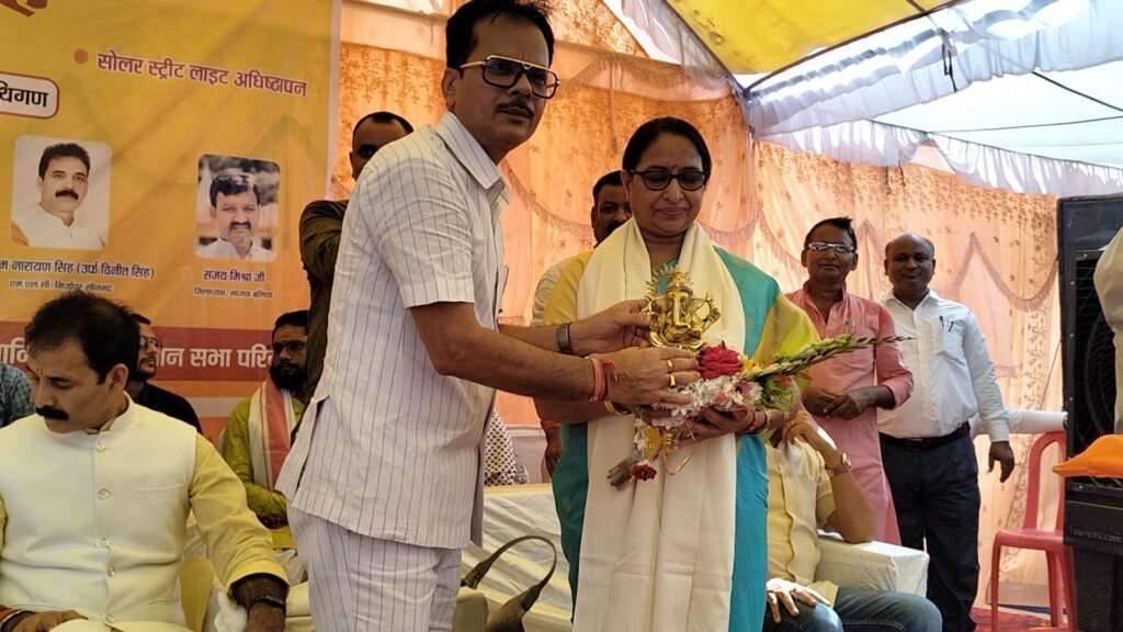 स्वस्थ जीवन एक्सप्रेस, उत्तम स्कूल परियोजना, स्मार्ट क्लास बोर्ड वितरण एवं सोलर स्ट्रीट लाइट अधिष्ठान का शुभारंभ