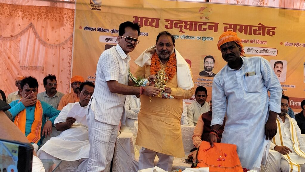 स्वस्थ जीवन एक्सप्रेस, उत्तम स्कूल परियोजना, स्मार्ट क्लास बोर्ड वितरण एवं सोलर स्ट्रीट लाइट अधिष्ठान का शुभारंभ