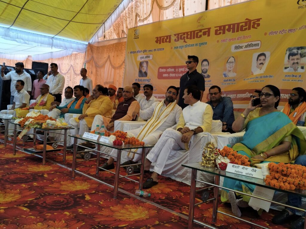 स्वस्थ जीवन एक्सप्रेस, उत्तम स्कूल परियोजना, स्मार्ट क्लास बोर्ड वितरण एवं सोलर स्ट्रीट लाइट अधिष्ठान का शुभारंभ