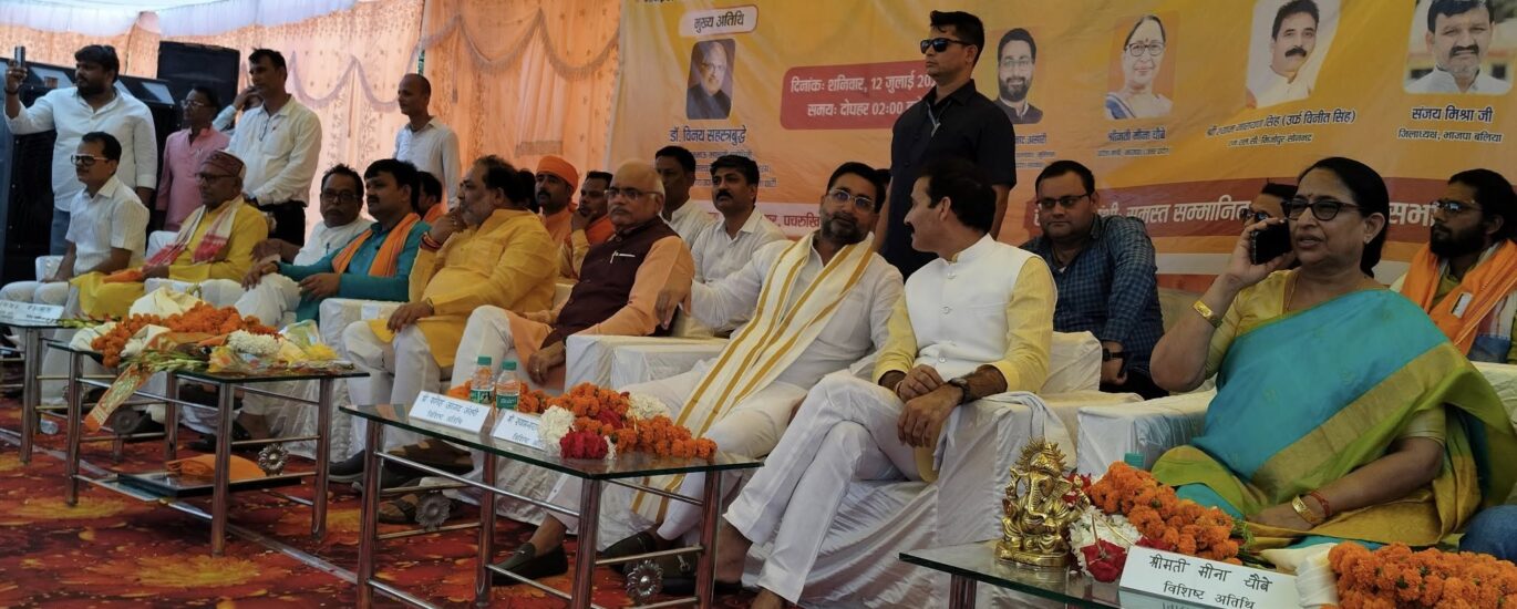 स्वस्थ जीवन एक्सप्रेस, उत्तम स्कूल परियोजना, स्मार्ट क्लास बोर्ड वितरण एवं सोलर स्ट्रीट लाइट अधिष्ठान का शुभारंभ