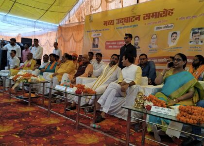 स्वस्थ जीवन एक्सप्रेस, उत्तम स्कूल परियोजना, स्मार्ट क्लास बोर्ड वितरण एवं सोलर स्ट्रीट लाइट अधिष्ठान का शुभारंभ