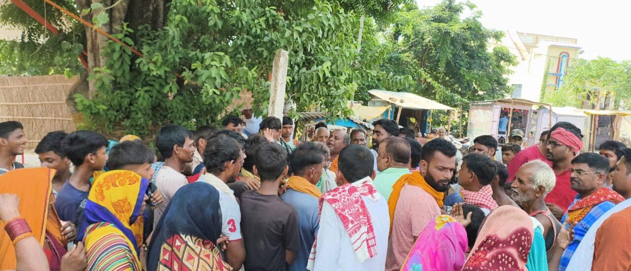 दूबे छपरा, प्रसाद छपरा एवं अन्य बाढ़ प्रभावित क्षेत्रों में राहत सामग्री पहुँचाई गई