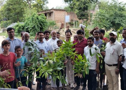 मेरे आवास – एक फलदार पेड़ का प्रवास: बैरिया ग्राम सभा बबुआपुर में 100 आम के वृक्षों का रोपण