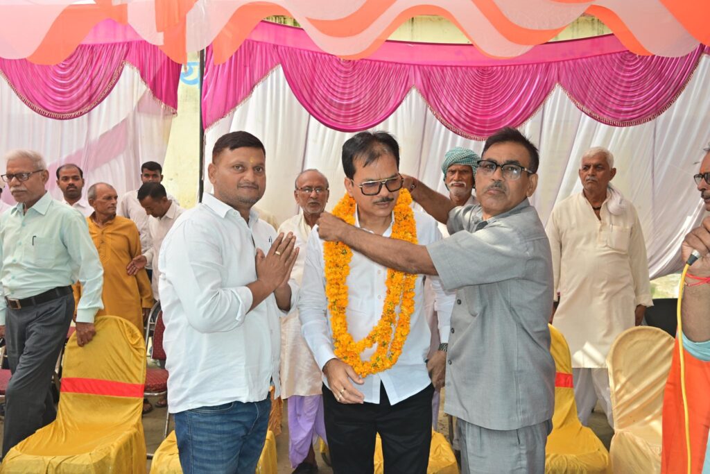 स्वाधीनता पर्व के अवसर पर क्षेत्रीय विद्यालयों में ध्वजारोहण