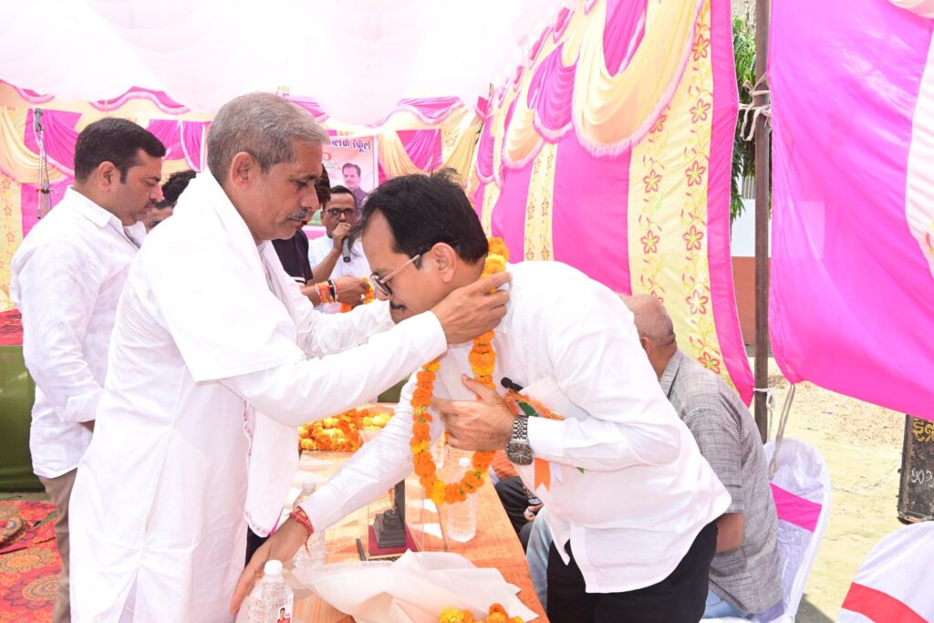 स्वाधीनता पर्व के अवसर पर क्षेत्रीय विद्यालयों में ध्वजारोहण