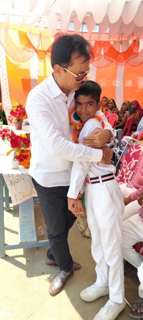 स्वाधीनता पर्व के अवसर पर क्षेत्रीय विद्यालयों में ध्वजारोहण